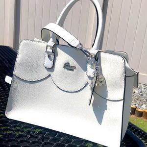 Guess hand bag with the G emblem